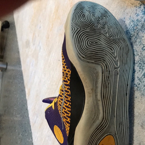 Kobe 9 Elite GS high tops in EUC- RARE!!! - Picture 8 of 8